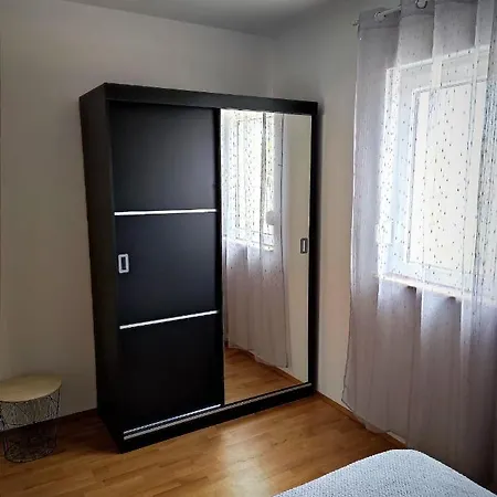 Skrline House