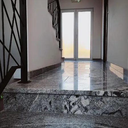 Skrline House Apartment Vir
