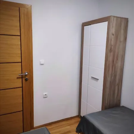 Skrline House Apartment Vir