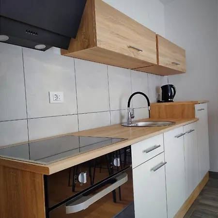 Skrline House Vir